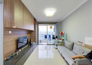 嘉宝田花园，精装修东向两室，业主诚心出售价格好商量