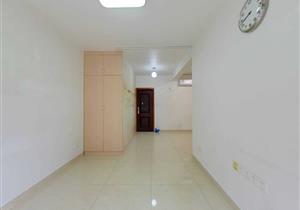 方正两房，客厅出阳台，黄金楼层，安静，保养好