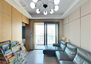 宝中书包房，业主诚意出售，满五唯一红本在手