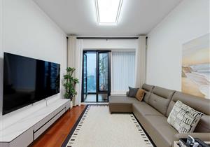 家楼下万象城，幸福里95平米阔气两房出售，保养非常好。