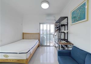 配地下停车场，地上停车位补充车位不足。自带游泳池、篮球场