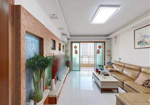 3房户型 户型方正 使用率高 费用少 近地铁 价格可谈