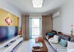 鸿翔花园，精装修三房，业主诚心出售，随时看房，价格好商量