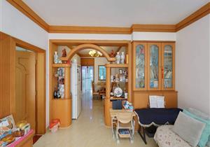 16号地铁口，满五年红本在手，南北通透，看房方便，急售