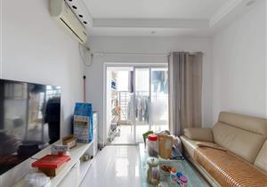 三房 格局方正厅出阳台视野开阔  清爽装修 楼下就是书包