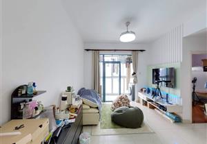 地铁口精装大2房出售，满5红本有书包，楼下有车库停车方便