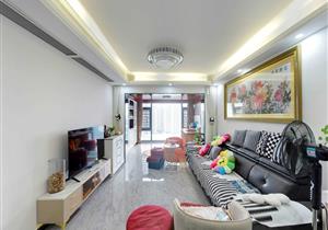 金港盛世华府。豪华装修，看海景南向，正地铁口