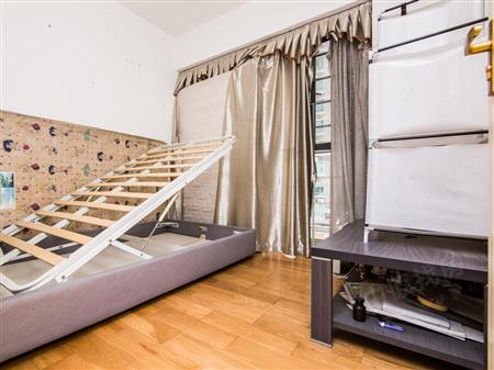 布吉中心花园-次卧