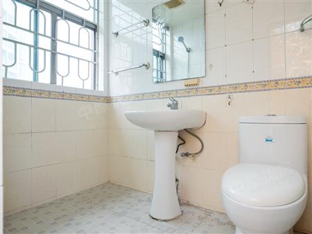 阳光四季-卫生间