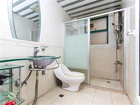 新港鸿花园-卫生间