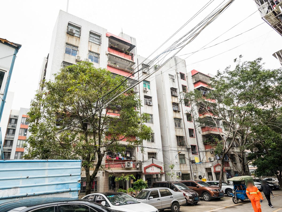 坂田吉祥花园旧改拆迁房,三房73.53平售300万简装