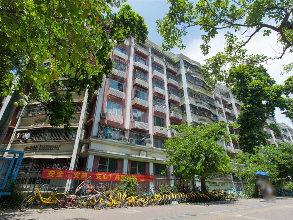 宝安海滨城广场