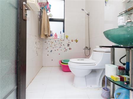 阳光花园-卫生间