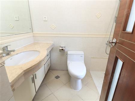 君逸华府-卫生间