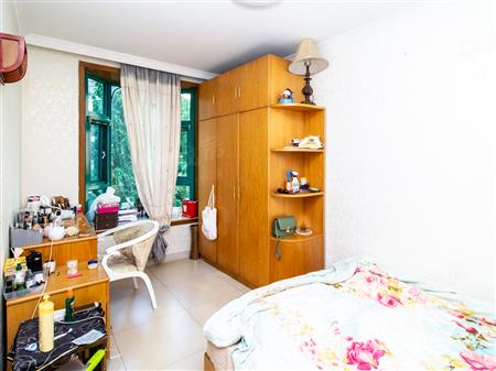 新港鸿花园-次卧