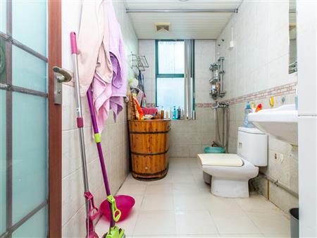 新港鸿花园-卫生间