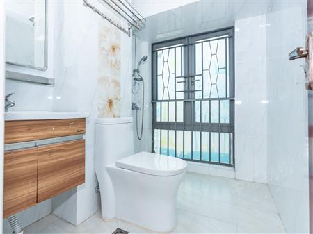 麟恒中心广场-卫生间