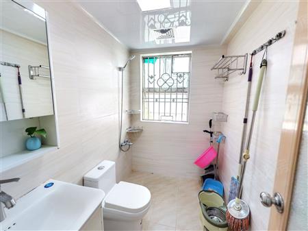 春天广场-卫生间