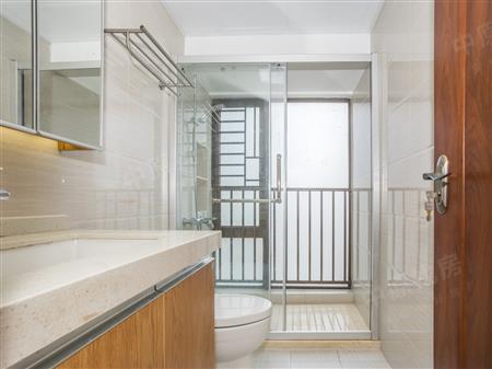 德润荣君府-卫生间