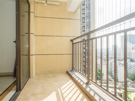 德润荣君府-阳台