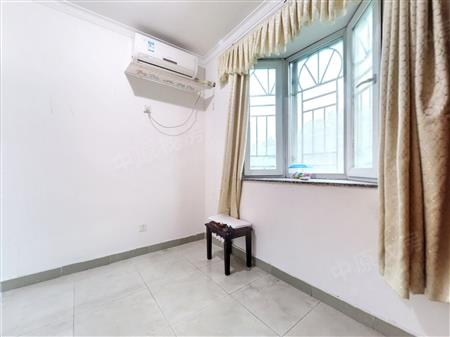 东方半岛花园-次卧