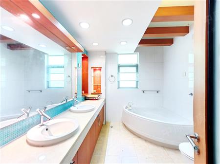 倚山花园（一期）-卫生间