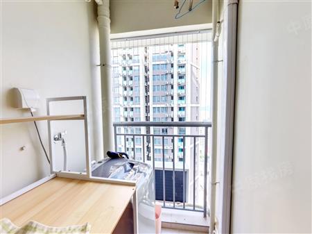 金地龙城中央-阳台