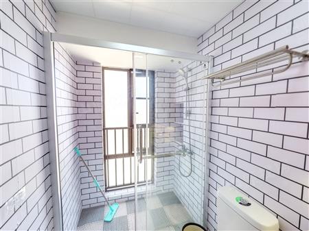 德润荣君府-卫生间