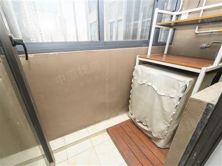 中航天逸花园-阳台