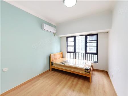 金地龙城中央-次卧