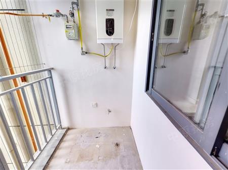 金地龙城中央-阳台