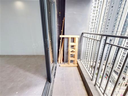 金地龙城中央-阳台