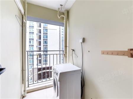 金地龙城中央-阳台