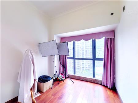 航天晴山月名园-次卧