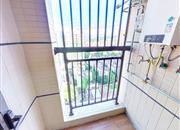 德润荣君府-阳台