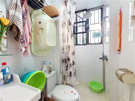 侨城东街-卫生间