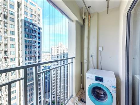 金地龙城中央-阳台