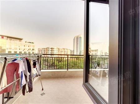 勤诚达前海世界-阳台