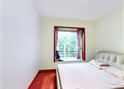 天鹅堡二期-次卧