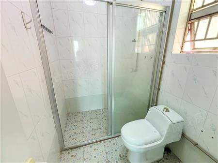 阳光花园-卫生间