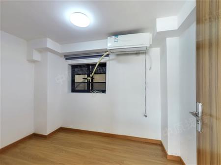 远洋新干线(晶钻广场)-次卧