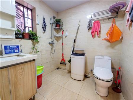 倚龙华庭-卫生间