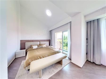 名商高尔夫球会-主卧