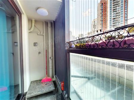 万科麓山（万科麓城四期商办、金域领峰花园)-阳台