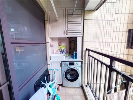 德润荣君府-阳台