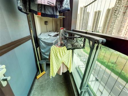 万科麓山（万科麓城四期商办、金域领峰花园)-阳台