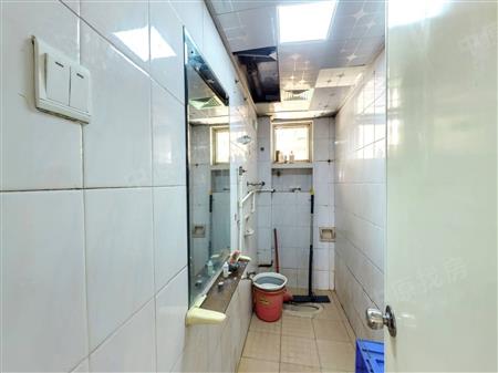 新安中学住宅楼-卫生间