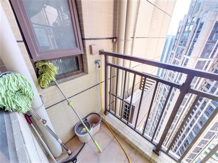 德润荣君府-阳台