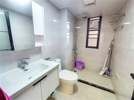 君胜熙珑山花园-卫生间