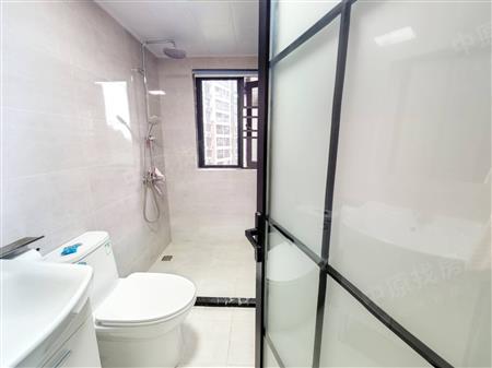 君胜熙珑山花园-卫生间